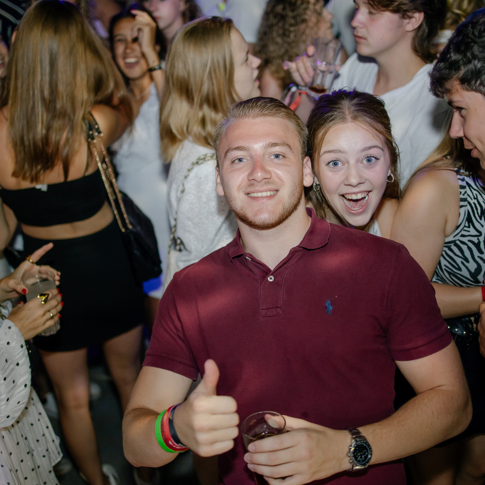 11 out-of-space-onze-feesten-club-spaces-thrwbck-throwback